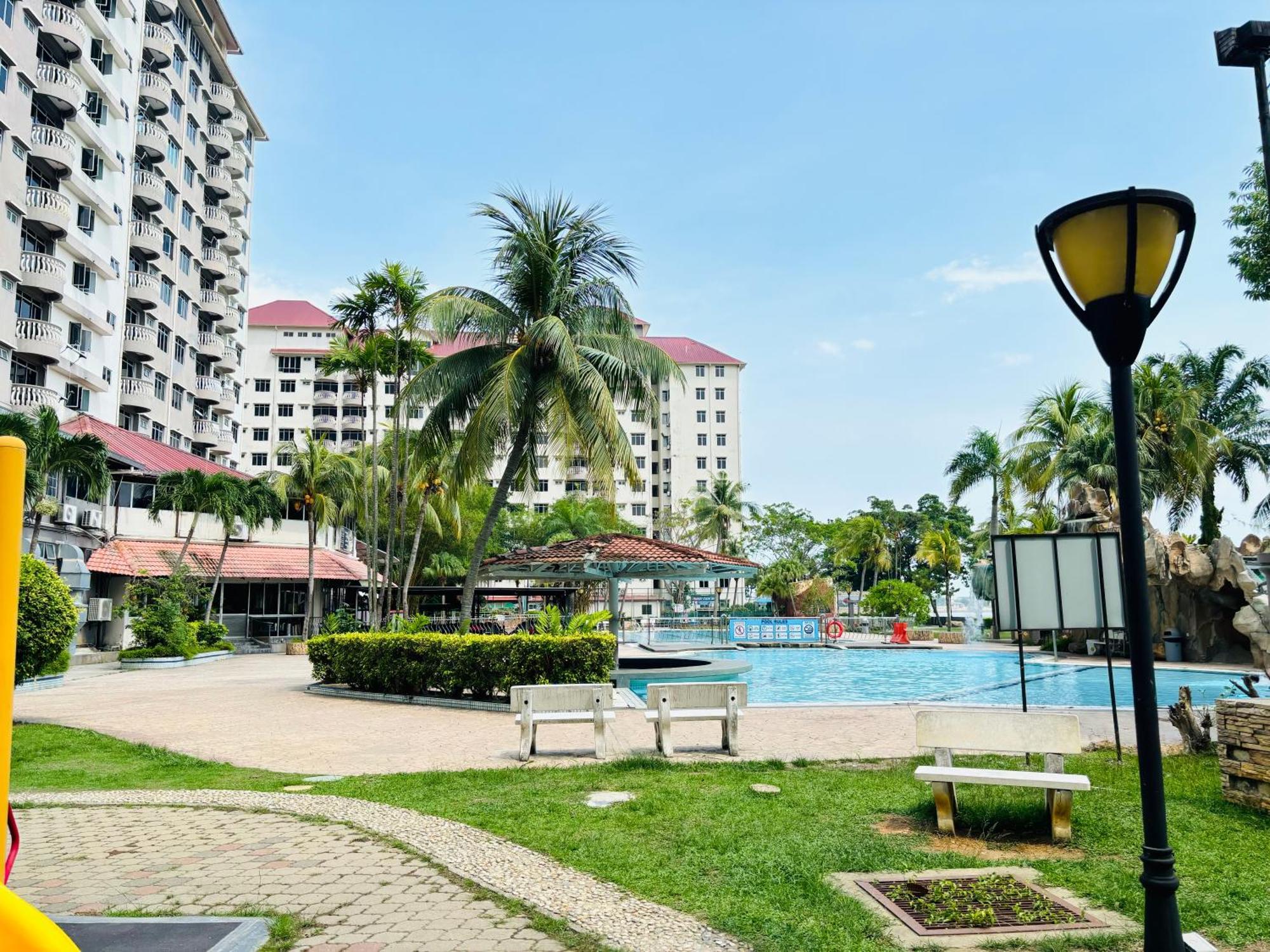 Glory Beach Resort Own Port Dickson Buitenkant foto